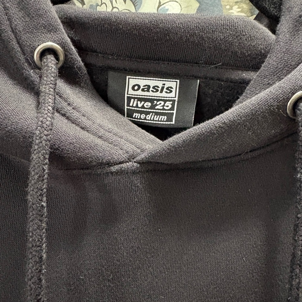 Oasis Live ‘25 Black Graphic Men's Hoodie - Picture 2 of 3